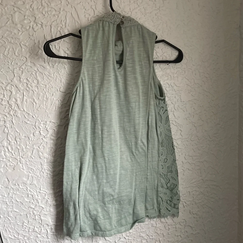 Lace Floral Tanktop - Picture 4 of 4